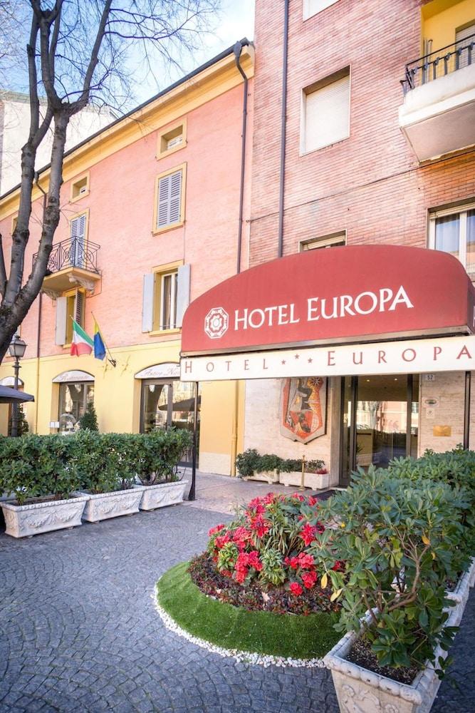 Hotel Europa Модена Экстерьер фото